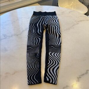 NWOT ASOS Black and White Wavy Print Leggings